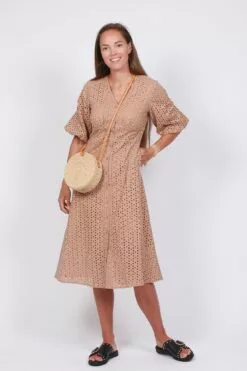 Second Female Milly SS Dress - Praline 13 Second Female Milly SS Dress - Praline -Second Female Salg 6R0u69PcRuCe5geztPCr IMG 5340