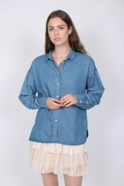 Second Female Lyle Shirt - Blue Denim -Second Female Salg 8gfcWFISkqq9NEhqFEKA IMG 8535