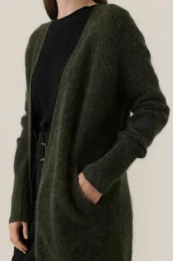 Second Female Brook Knit New Pocket Cape - Deep Depths -Second Female Salg AG5DAHRkTuuLviL87T13 52508 4024 2 1200x 917fe0d4 abaf 4083 bae1 e34fbd399544