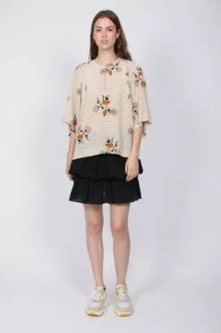 Second Female Rose SS Blouse - Brazilian Sand -Second Female Salg DCQt9CDTmq5yBKpJtwwl IMG 8680