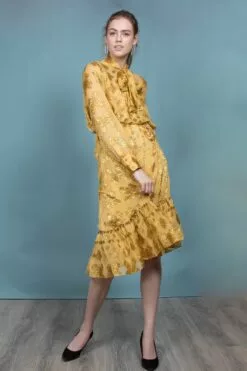 Second Female Bianca Dress - Golden Glow -Second Female Salg EFGFH8VtSy62inakg3aP IMG 4690