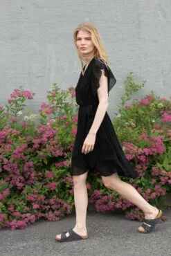 Second Female Mounce Wrap Dress - Black -Second Female Salg G1IOOb4kTtKaOj7Us0bY IMG 5005