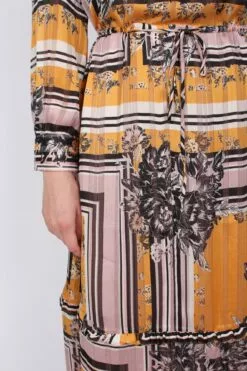 Second Female Valley LS Maxi Dress - Inca Gold -Second Female Salg GgmqSuk8R9qr72iTZYp2 IMG 8219