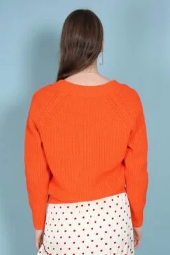 Second Female Faine Knit V-neck - Scarlet Ibis -Second Female Salg GoZ3cNv7Qwm5SNag8ZDI IMG 5719