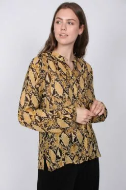 Second Female Snake Shirt - Chai Tea -Second Female Salg Hp1s0soxTQqXEK0VstRJ IMG 8695