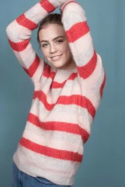 Second Female Stella Knit O-Neck - Valiant Poppy -Second Female Salg IXnbcExLSPqfTLtJqSGf IMG 4510