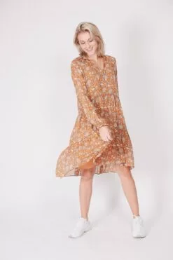 Second Female Mindy Dress - Sudan Brown -Second Female Salg JCi7H6ceTYiunNiHCarw 4A92DE06 522E 477C 9B7C 5464DFB0575E