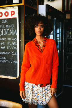 Second Female Faine Knit V-neck - Scarlet Ibis -Second Female Salg MazBVxYiRza7dwZoK6f5 Skjermbilde 2019 01 14 kl. 16.29.37