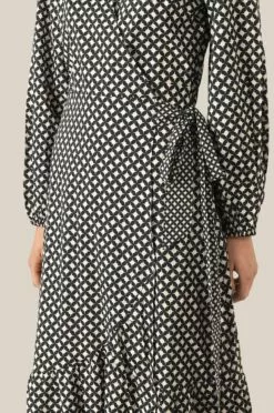 Second Female Gamma LS Midi Dress - Black -Second Female Salg RTbjet6sS8Ov2LXkytxg 52881 8001 2 1195x1800 832913a4 3e83 4853 bb75 ed7454d67625