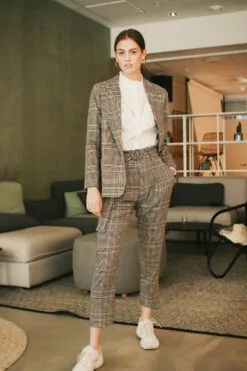 Second Female Binjo HW Trousers - Off White -Second Female Salg RUxfJVtOQqWKsON0ULpx Photo 23 09 2018 14 22 22