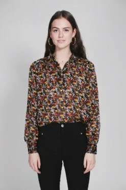 Second Female Leon Blouse - Black -Second Female Salg TaQzsRkPTsy334QRTRVk Photo 23 09 2018 17 17 22