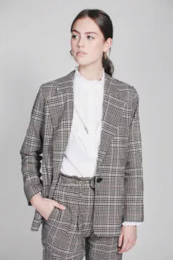 Second Female Binjo Blazer - Off White -Second Female Salg YiGhuQqTe6NNqo3An5GR Photo 23 09 2018 14 24 42