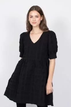 Second Female Kale Dress - Black -Second Female Salg cad9f3f6 92c2 4e0a 947a 81bc9bd1fa2f