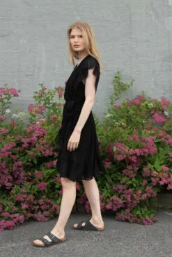 Second Female Mounce Wrap Dress - Black -Second Female Salg gLslB5exRCmeUTb7ZFTB IMG 5007