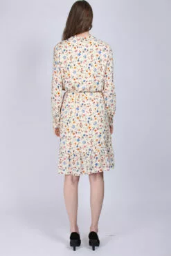 Second Female Cindi Dress - Brazilian Sand -Second Female Salg haW5uZUYT06gyokdQLeA IMG 7019