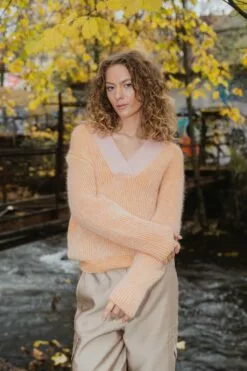 Second Female Vibse Knit V-Neck - Apricot -Second Female Salg innkjop uke44 secondfemale 66