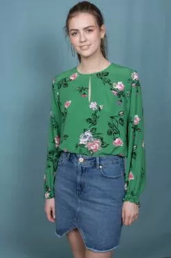 Second Female Ronja Blouse - Jelly Bean -Second Female Salg kEuNzlMWQ0qIYuNXkZCQ IMG 4406