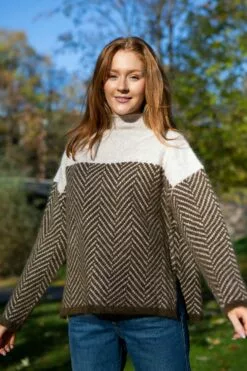 Second Female Herrin Knit T-Neck - Brazilian Sand 19 Second Female Herrin Knit T-Neck - Brazilian Sand -Second Female Salg kampanjebilder uke42 14