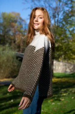 Second Female Herrin Knit T-Neck - Brazilian Sand 20 Second Female Herrin Knit T-Neck - Brazilian Sand -Second Female Salg kampanjebilder uke42 15