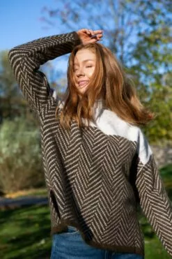 Second Female Herrin Knit T-Neck - Brazilian Sand 22 Second Female Herrin Knit T-Neck - Brazilian Sand -Second Female Salg kampanjebilder uke42 17