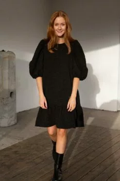 Second Female Dorice Dress - Black -Second Female Salg kampanjebilder uke44 159