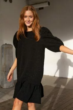 Second Female Dorice Dress - Black -Second Female Salg kampanjebilder uke44 170