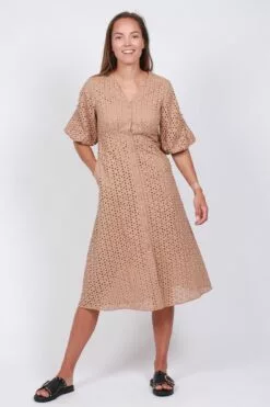 Second Female Milly SS Dress - Praline 12 Second Female Milly SS Dress - Praline -Second Female Salg mOHmXYUETKijewGJQsww IMG 5337