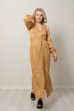 Second Female Rattan Dress - Apricot -Second Female Salg modell uke13 2 356