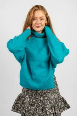 Second Female Brook Knit Oversize T-Neck - Tropical Green -Second Female Salg modell uke40 2 36