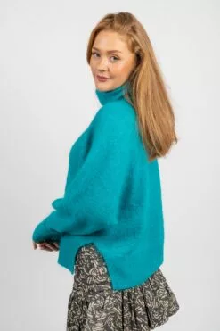 Second Female Brook Knit Oversize T-Neck - Tropical Green -Second Female Salg modell uke40 2 37