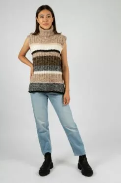Second Female Ahlam Knit Vest - Lark -Second Female Salg modellbilder uke32 233