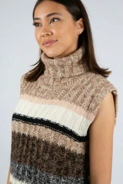 Second Female Ahlam Knit Vest - Lark -Second Female Salg modellbilder uke32 238