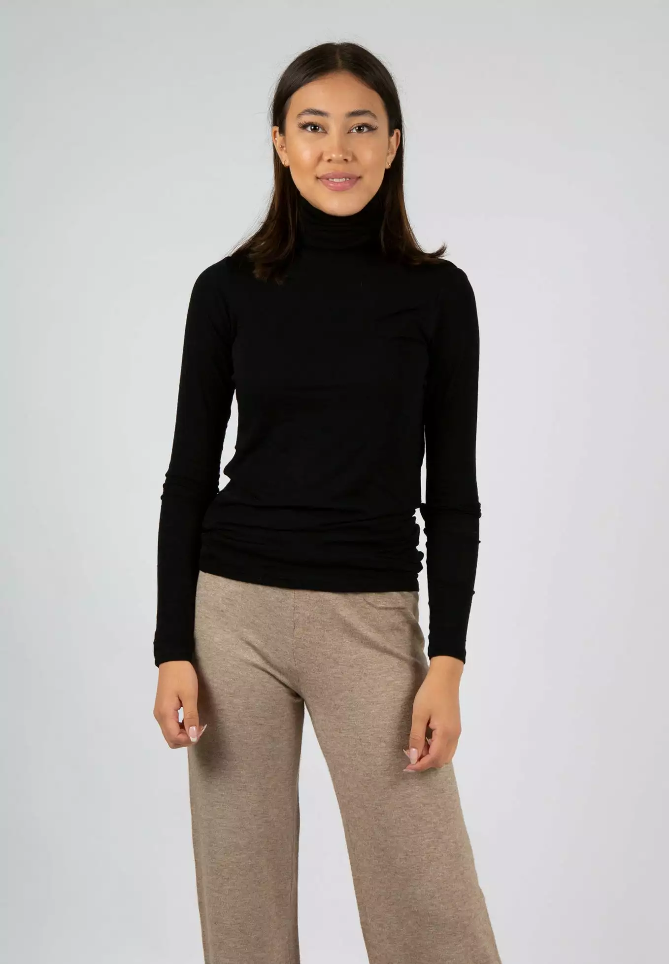 Second Female Matima T-Neck Tee - Black 2 Second Female Matima T-Neck Tee - Black - Bilde 2