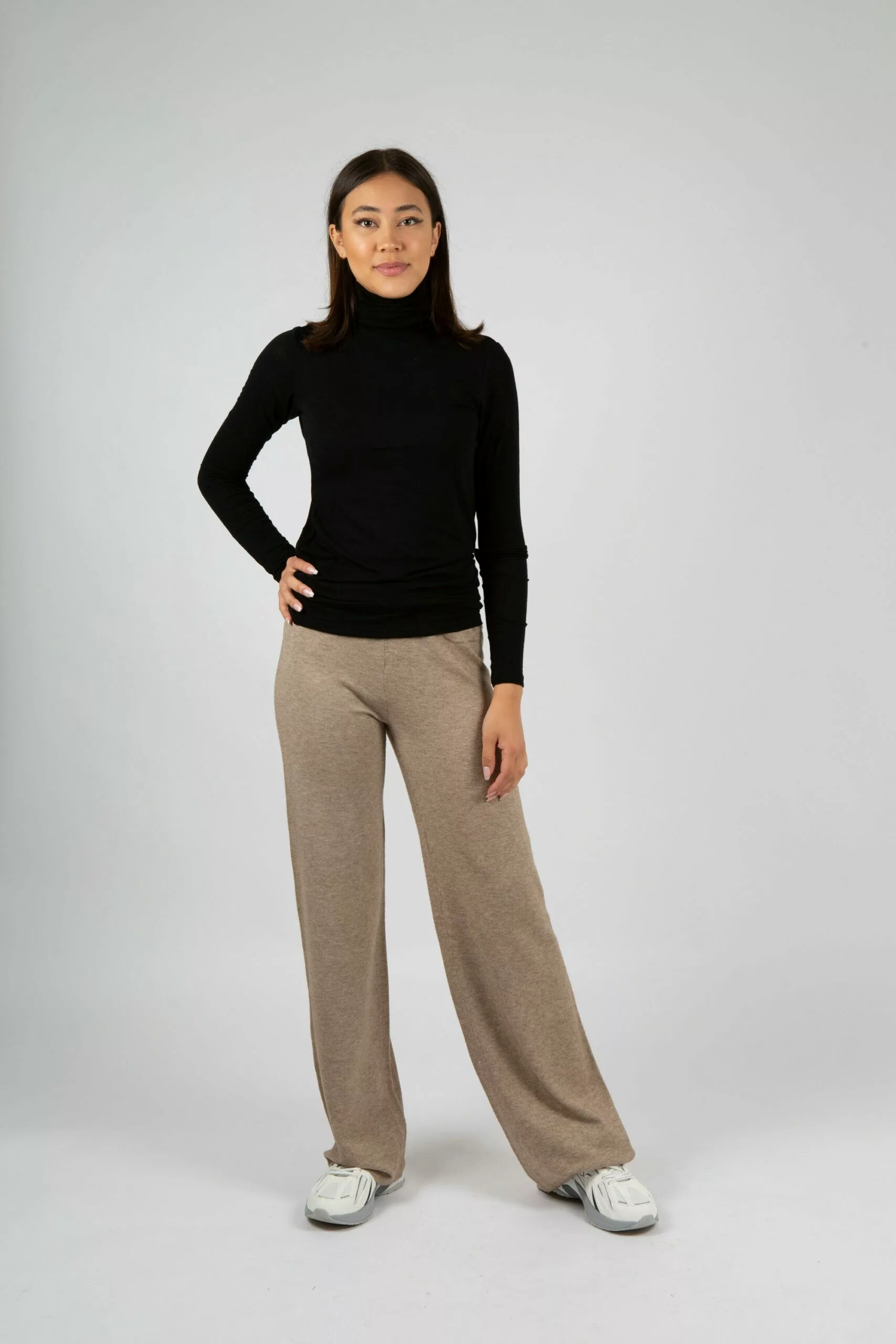 Second Female Matima T-Neck Tee - Black 3 Second Female Matima T-Neck Tee - Black - Bilde 3