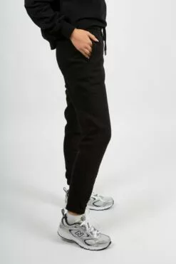 Second Female Carmella Sweat Pants - Black 9 Second Female Carmella Sweat Pants - Black -Second Female Salg modellbilder uke37 61