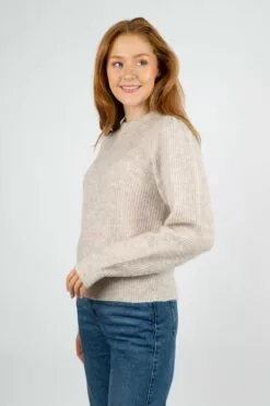 Second Female Brooky Knit Puff O-Neck - Brazilian Sand -Second Female Salg modellbilder uke42 107