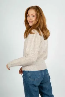 Second Female Brooky Knit Puff O-Neck - Brazilian Sand -Second Female Salg modellbilder uke42 110