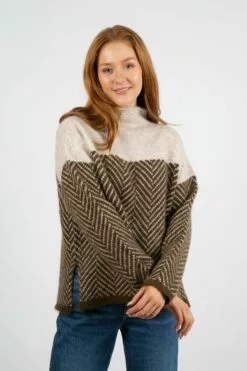 Second Female Herrin Knit T-Neck - Brazilian Sand 27 Second Female Herrin Knit T-Neck - Brazilian Sand -Second Female Salg modellbilder uke42 115