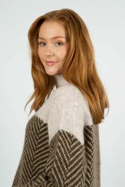 Second Female Herrin Knit T-Neck - Brazilian Sand 30 Second Female Herrin Knit T-Neck - Brazilian Sand -Second Female Salg modellbilder uke42 118