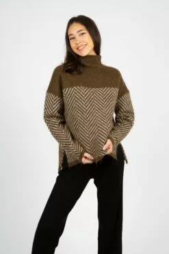 Second Female Herrin Knit T-Neck - Dessert Palm -Second Female Salg modellbilder uke43 71