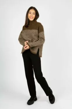 Second Female Herrin Knit T-Neck - Dessert Palm -Second Female Salg modellbilder uke43 72