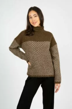 Second Female Herrin Knit T-Neck - Dessert Palm -Second Female Salg modellbilder uke43 73