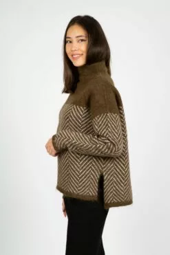 Second Female Herrin Knit T-Neck - Dessert Palm -Second Female Salg modellbilder uke43 74