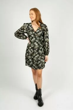 Second Female Ellea Wrap Dress - Black -Second Female Salg modellbilder uke49 99 335