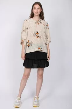 Second Female Rose SS Blouse - Brazilian Sand -Second Female Salg pN3jLFZrTjuGkfDDqESP IMG 8682