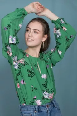 Second Female Ronja Blouse - Jelly Bean -Second Female Salg qoJOhDdStg4XpDpRprTA IMG 4421