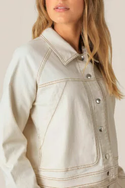 Second Female Terry Jacket - Eggnog -Second Female Salg re3IkCHsRKi59Bm9RIUQ 53192 1015 2 1000x dd767665 e257 4b06 b0e4 421491fcfc63