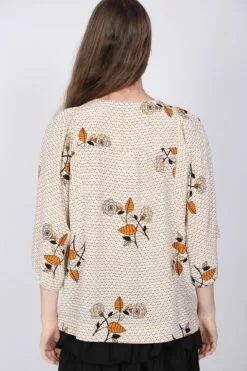 Second Female Rose SS Blouse - Brazilian Sand -Second Female Salg rtMO7LkhTHyC4snoylsN IMG 8687