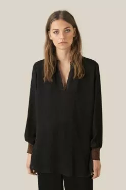 Second Female Filine Blouse - Black -Second Female Salg uXr8ifrT9yDn8aPKQIIg 51922 8001 1 1200x be6e2ea8 2c30 4175 b92f e5f848978c70