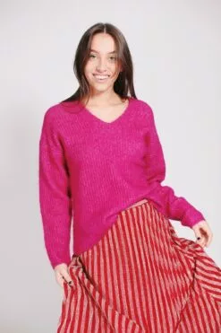 Second Female Aloa Knit V-neck - Fuchsia Red -Second Female Salg v9qz7VjhQKqvZNxOWrMg 3F0DE832 9C78 4660 A513 A8602D62D2E9